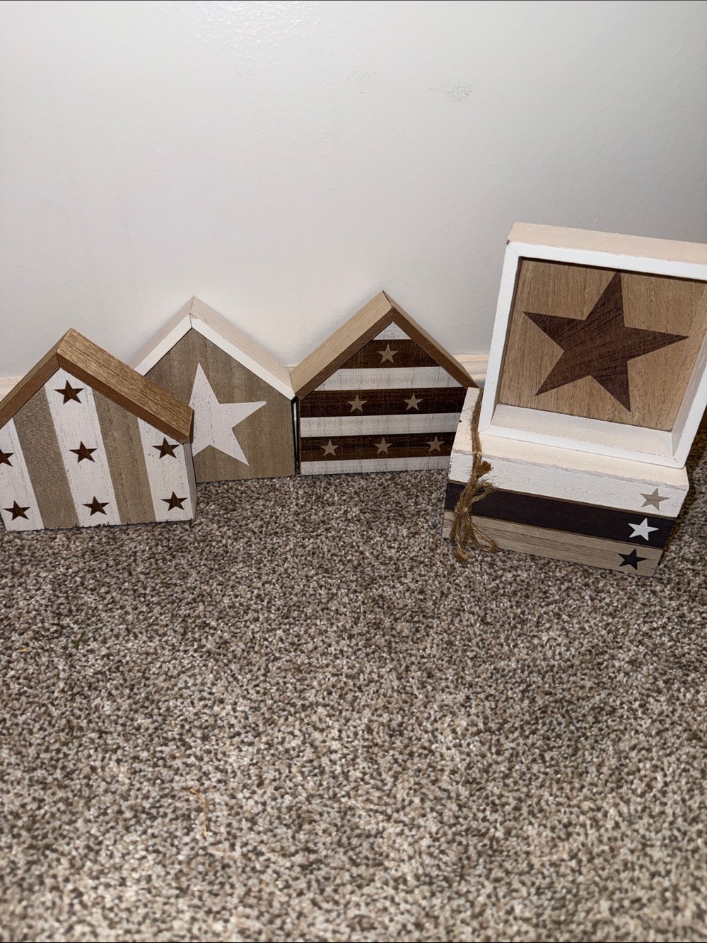 🏖️ 10 items for $20☀️ Rustic White and Natural Wood Star House Décor Set| 5 pcs - Picture 8 of 13